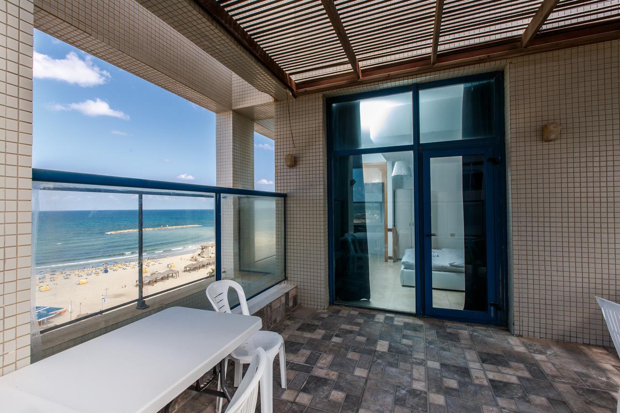 Ocean Front Apartments First Line To The Beach Tel Aviv Exterior photo