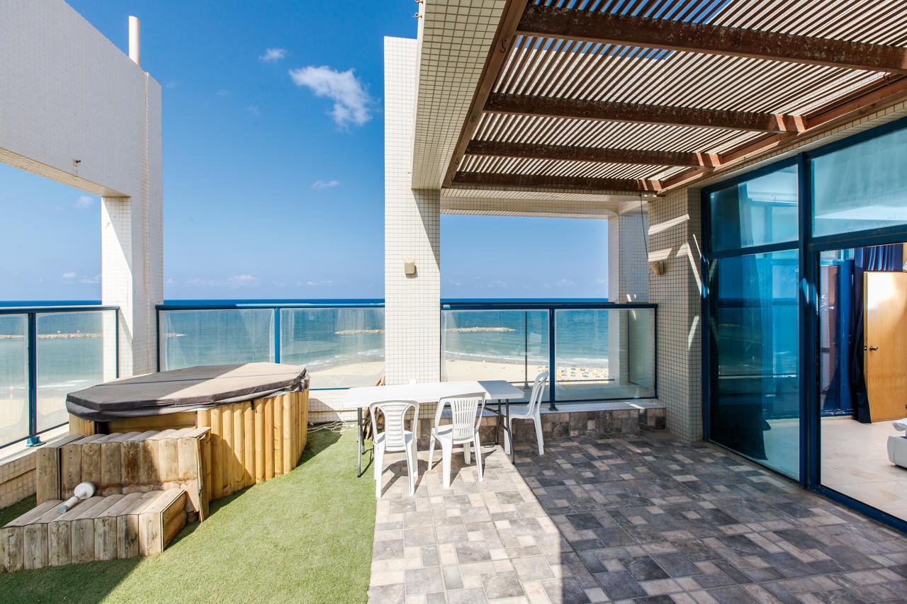 Ocean Front Apartments First Line To The Beach Tel Aviv Exterior photo