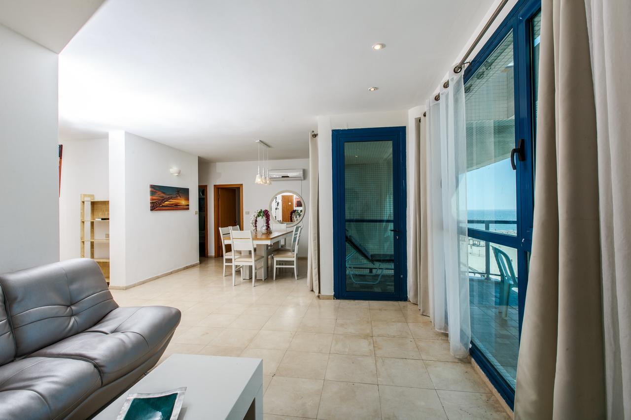 Ocean Front Apartments First Line To The Beach Tel Aviv Exterior photo