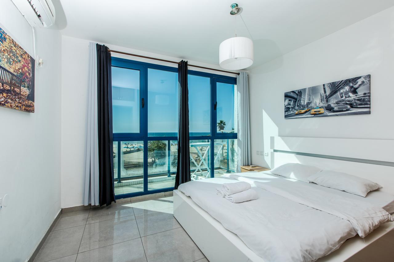 Ocean Front Apartments First Line To The Beach Tel Aviv Exterior photo