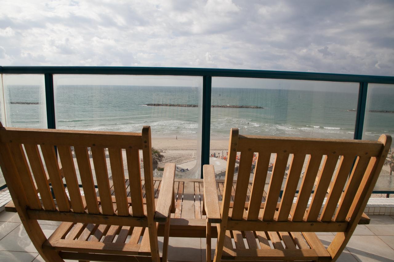 Ocean Front Apartments First Line To The Beach Tel Aviv Exterior photo