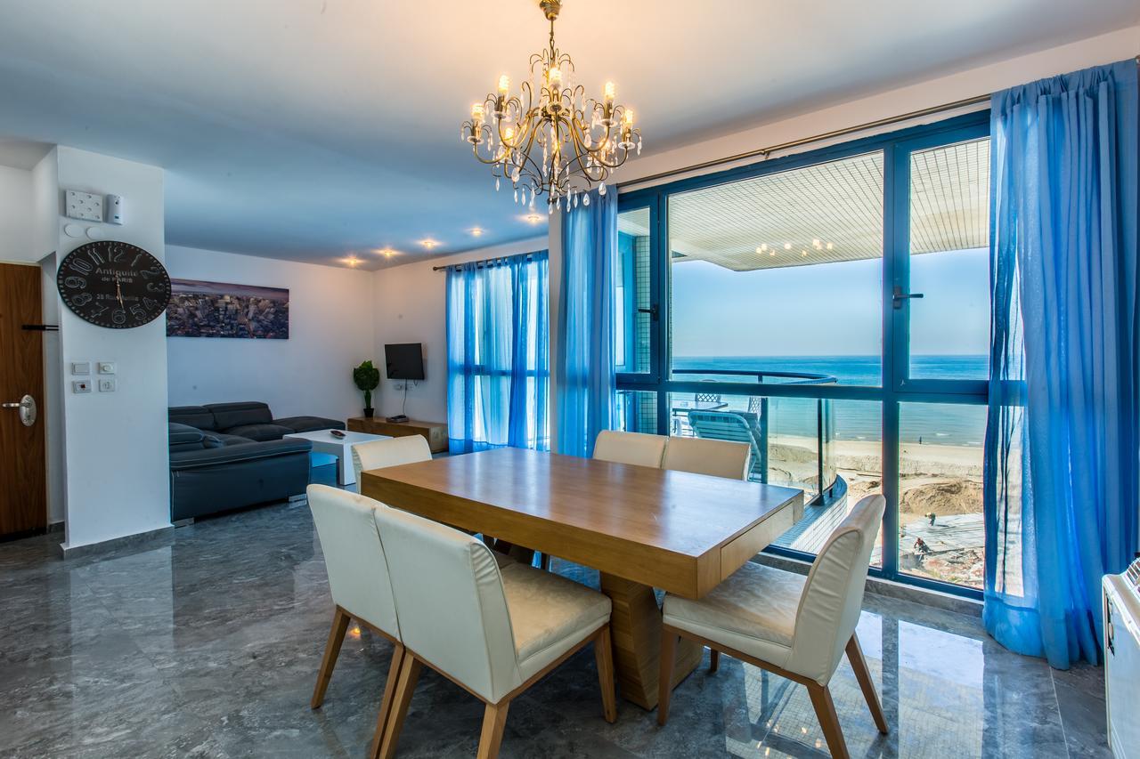 Ocean Front Apartments First Line To The Beach Tel Aviv Exterior photo