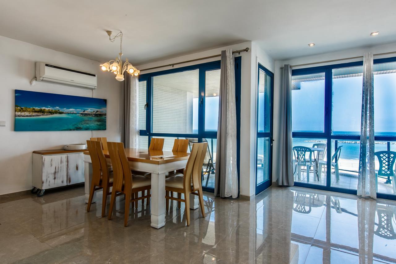 Ocean Front Apartments First Line To The Beach Tel Aviv Exterior photo