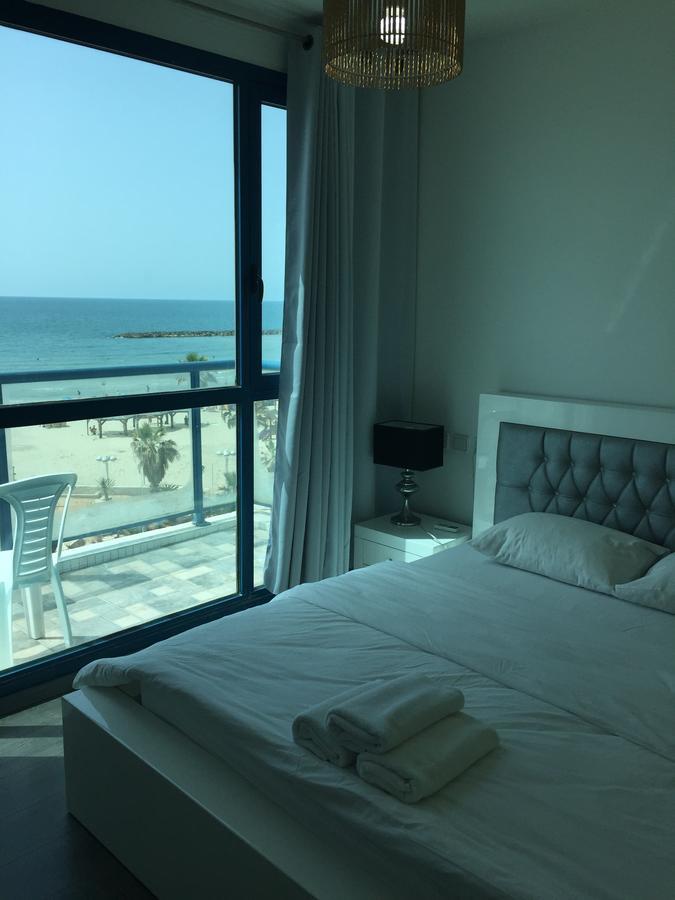 Ocean Front Apartments First Line To The Beach Tel Aviv Exterior photo